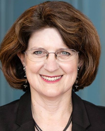  Dr. Kamile Smith Geist